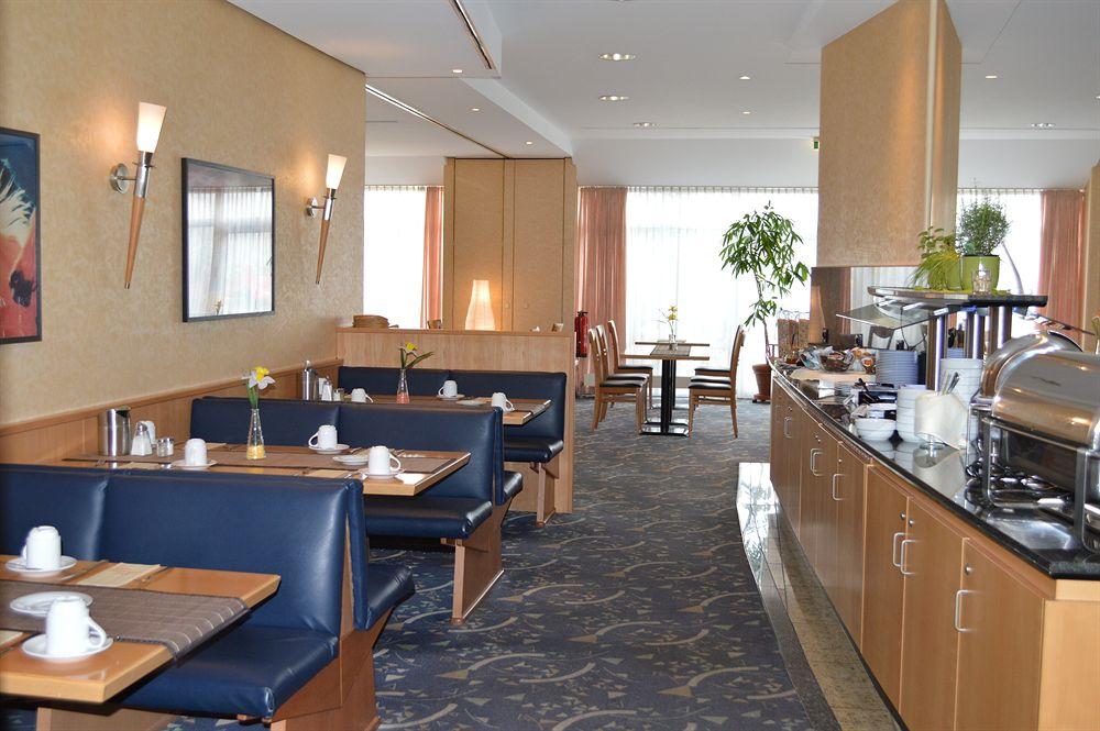 Ramada By Wyndham Hannover Messe Латцен Экстерьер фото