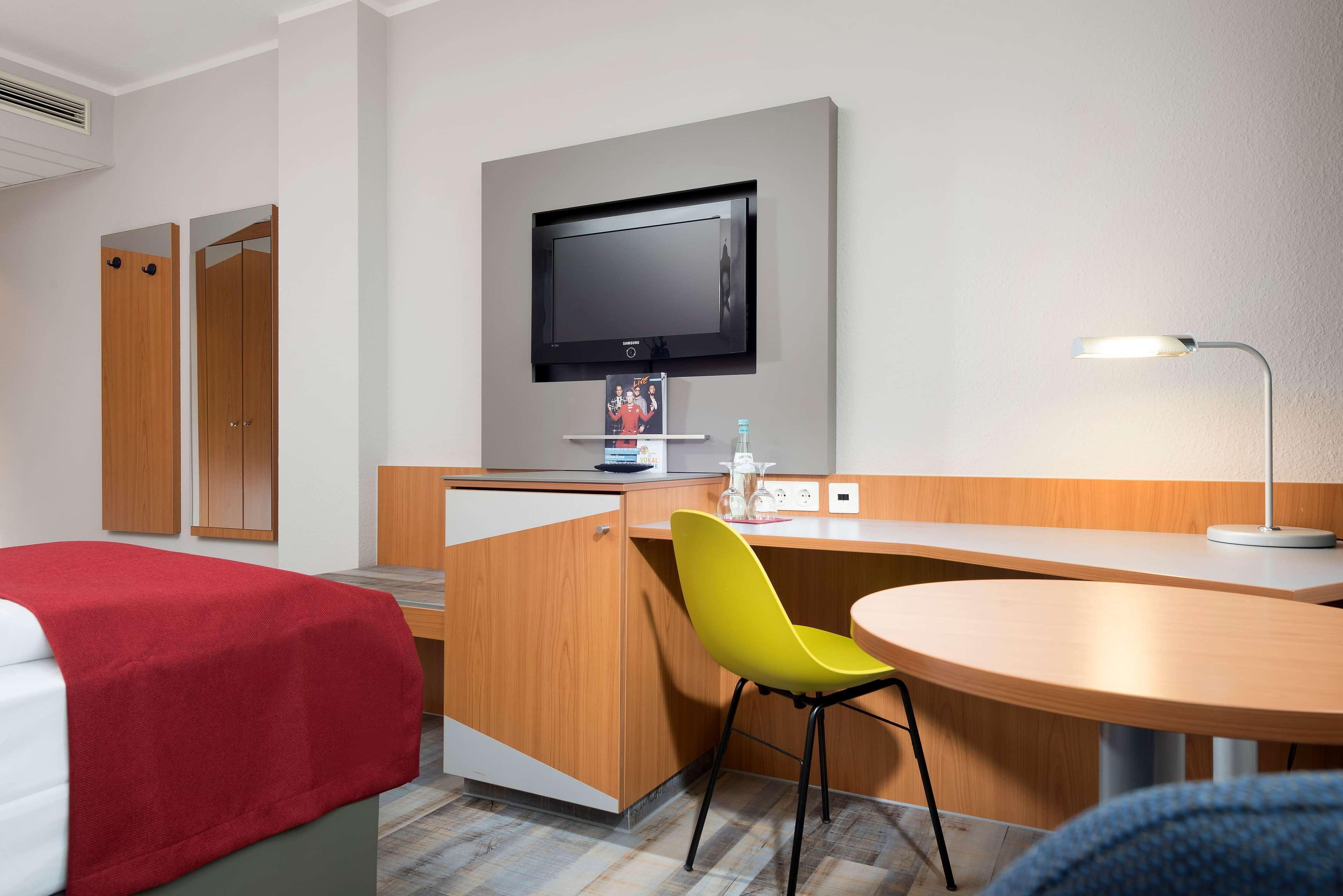 Ramada By Wyndham Hannover Messe Латцен Экстерьер фото