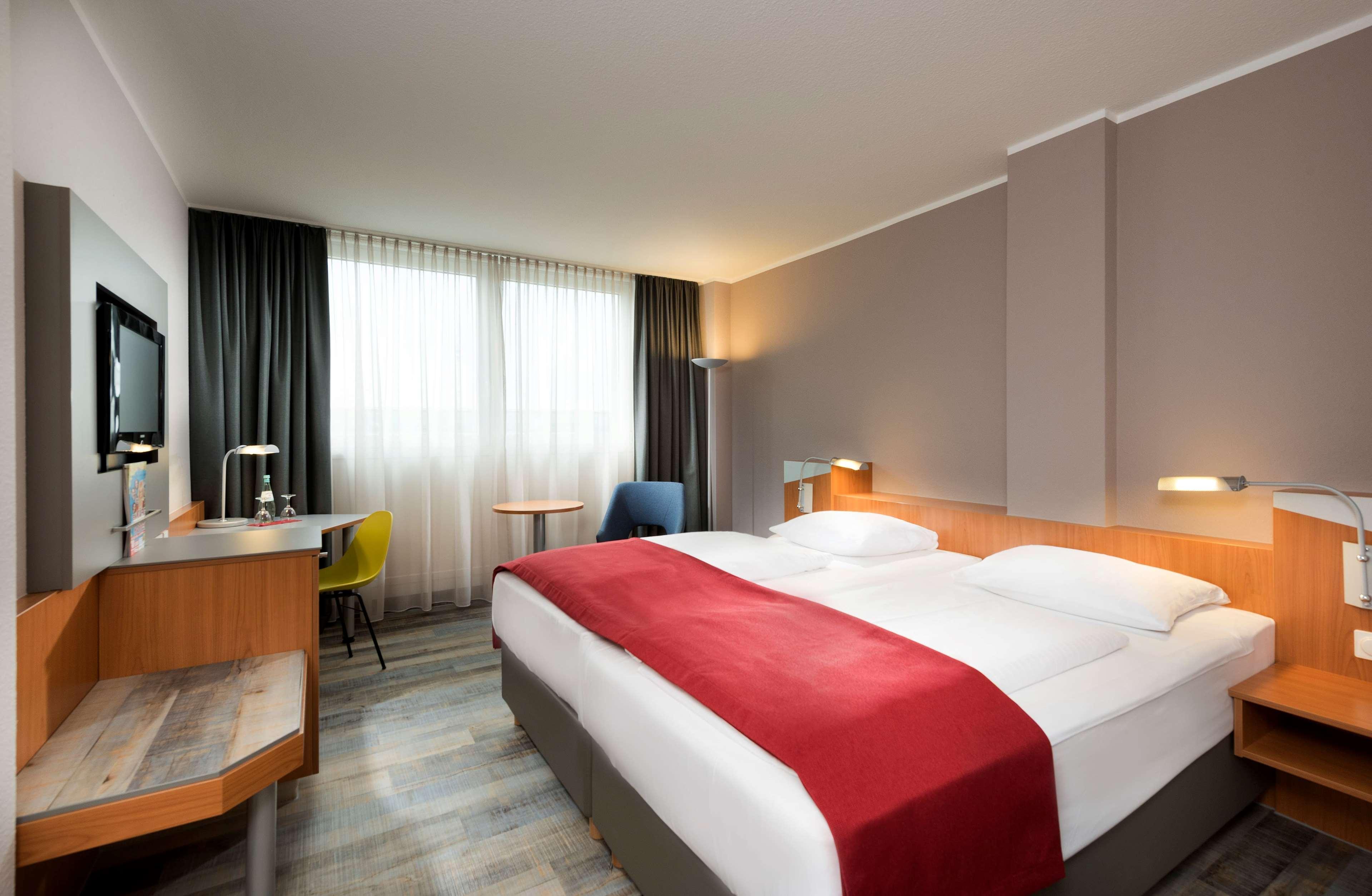 Ramada By Wyndham Hannover Messe Латцен Экстерьер фото