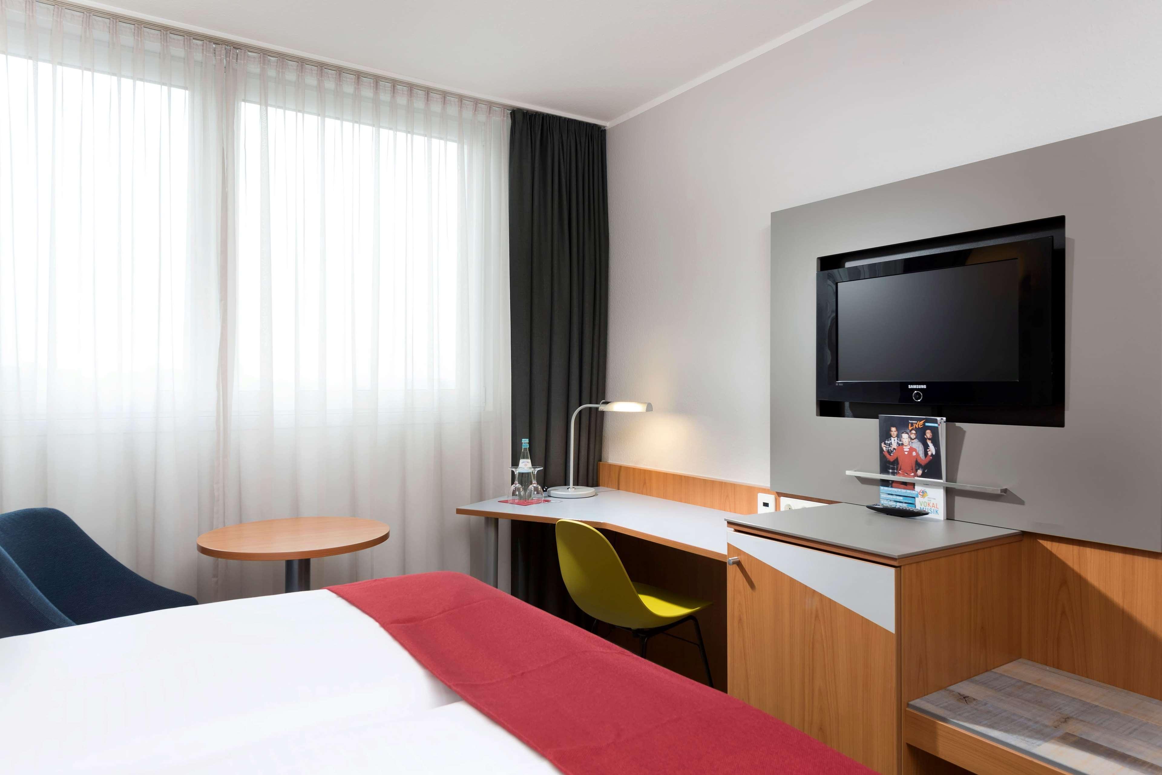 Ramada By Wyndham Hannover Messe Латцен Экстерьер фото