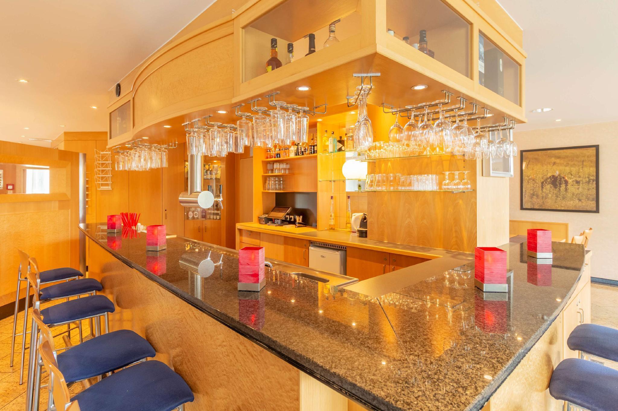 Ramada By Wyndham Hannover Messe Латцен Экстерьер фото