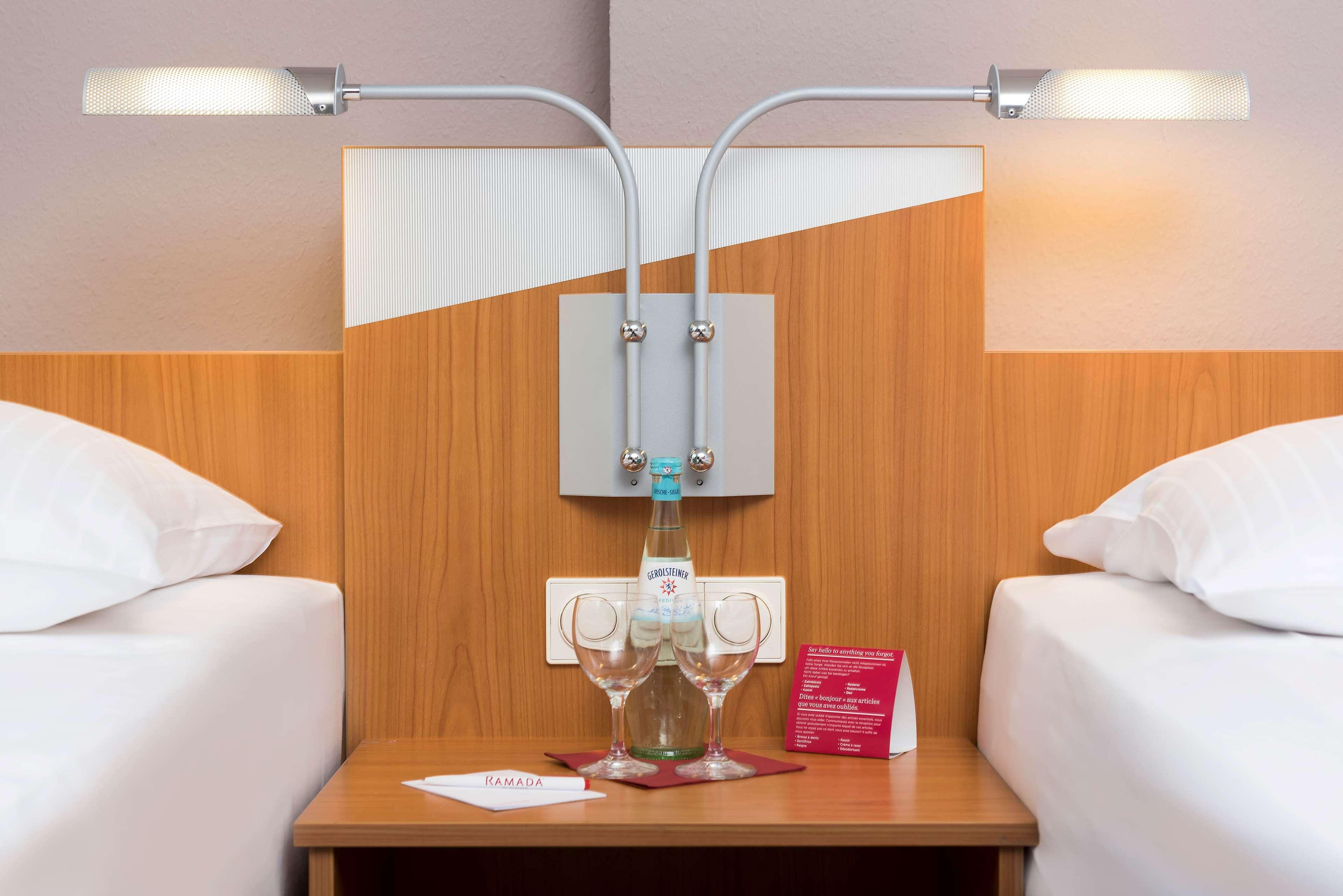 Ramada By Wyndham Hannover Messe Латцен Экстерьер фото