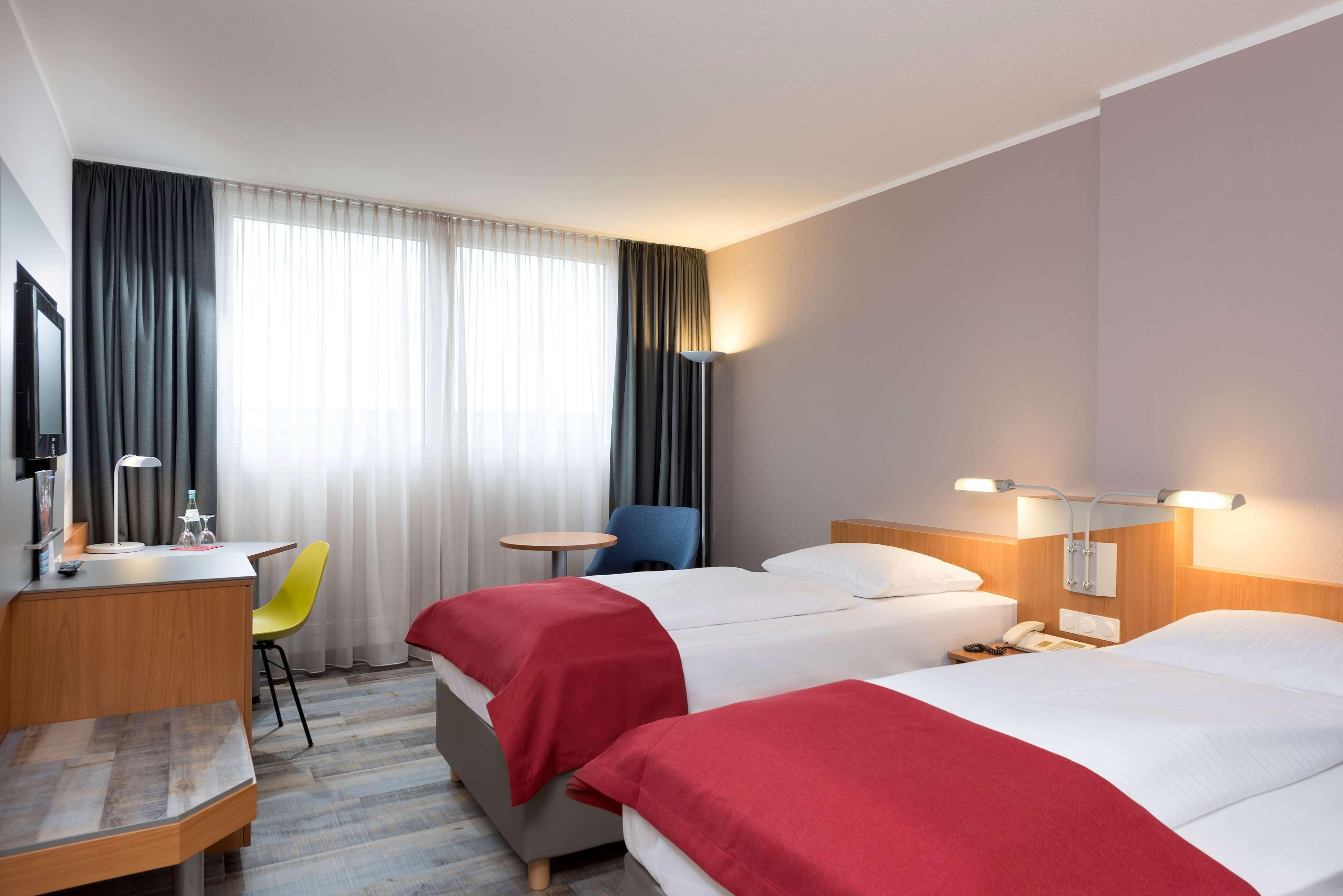 Ramada By Wyndham Hannover Messe Латцен Экстерьер фото