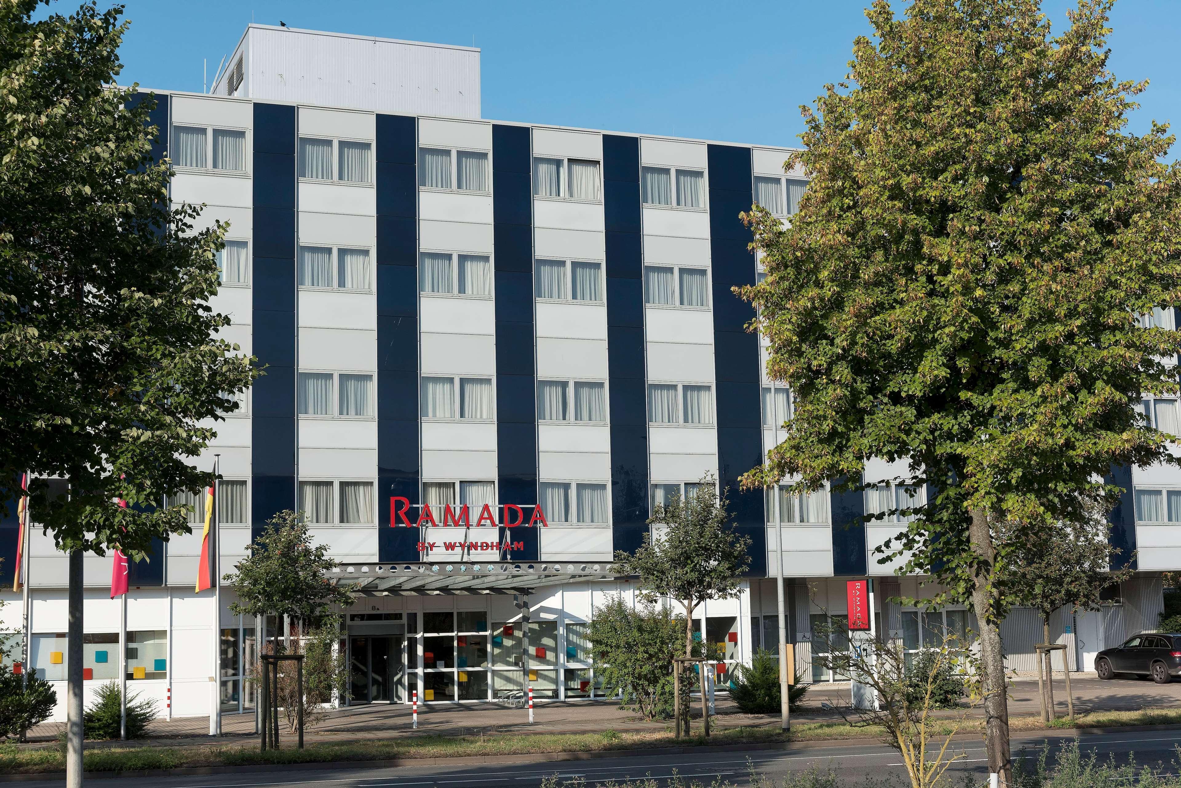 Ramada By Wyndham Hannover Messe Латцен Экстерьер фото