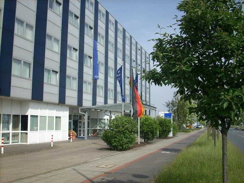 Ramada By Wyndham Hannover Messe Латцен Экстерьер фото