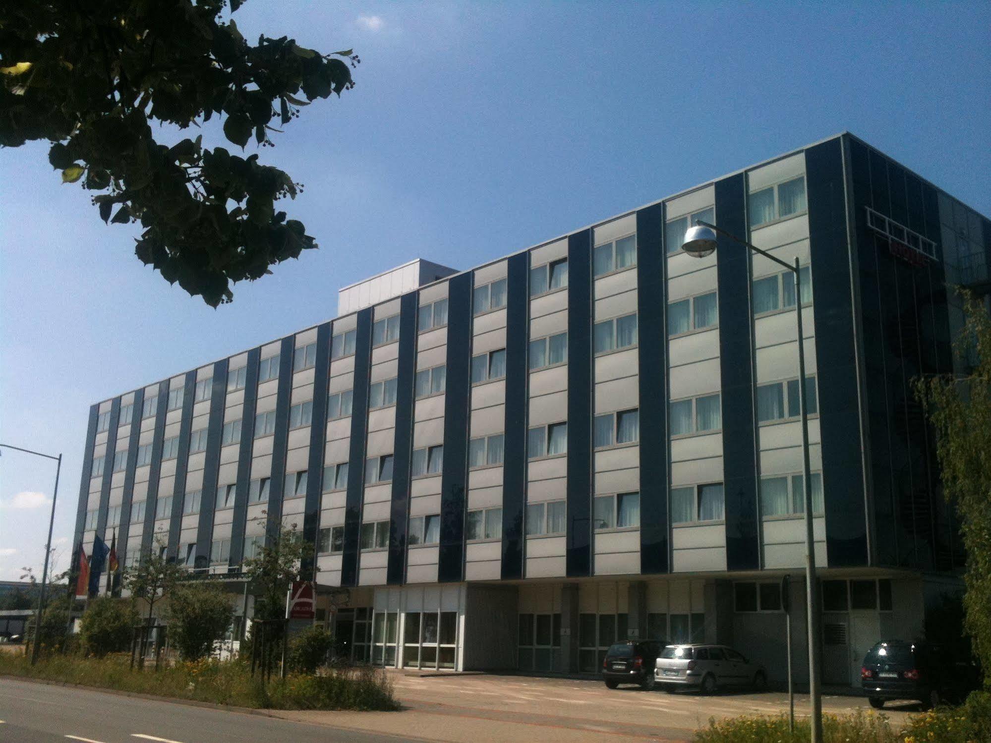 Ramada By Wyndham Hannover Messe Латцен Экстерьер фото