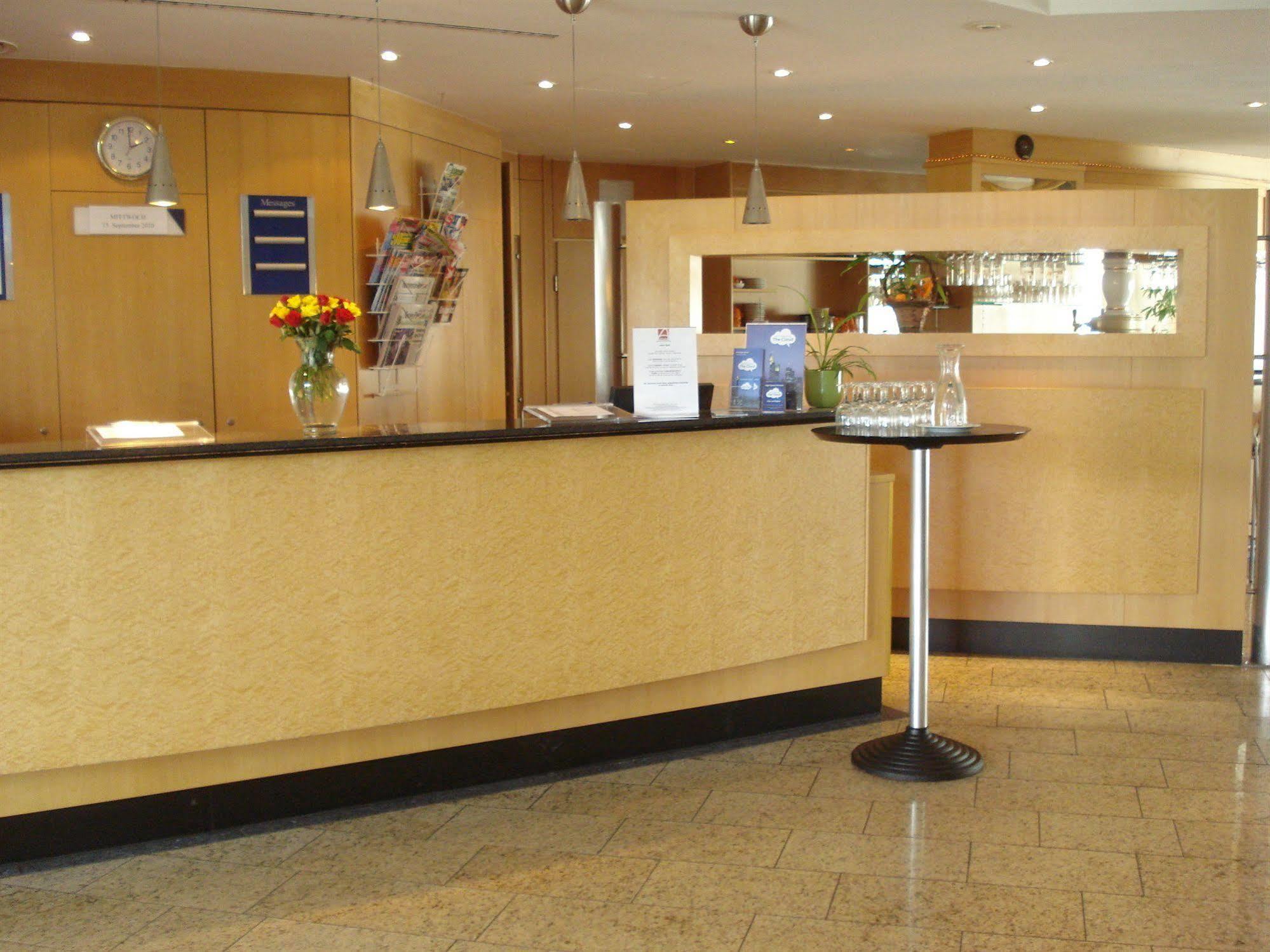 Ramada By Wyndham Hannover Messe Латцен Экстерьер фото