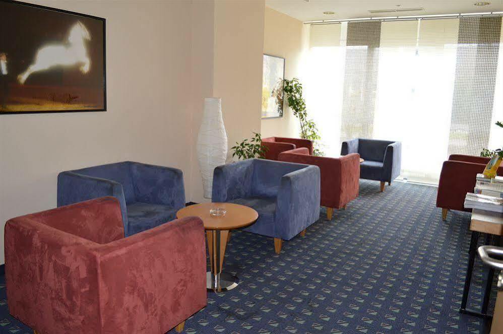Ramada By Wyndham Hannover Messe Латцен Экстерьер фото