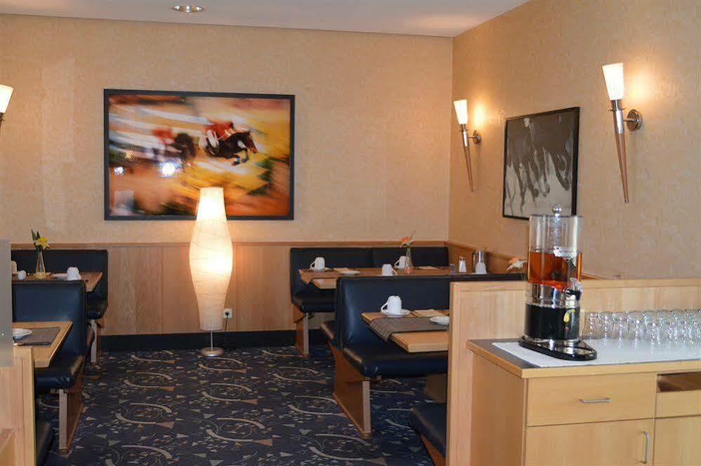 Ramada By Wyndham Hannover Messe Латцен Экстерьер фото
