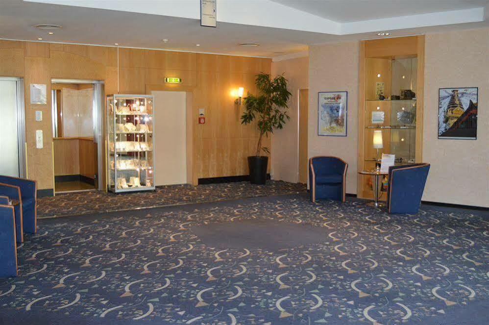 Ramada By Wyndham Hannover Messe Латцен Экстерьер фото